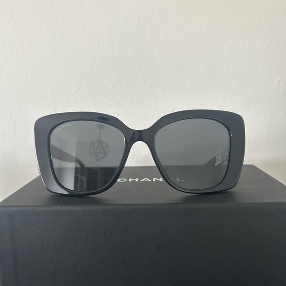 Chanel sunglasses - Picture 4 of 6